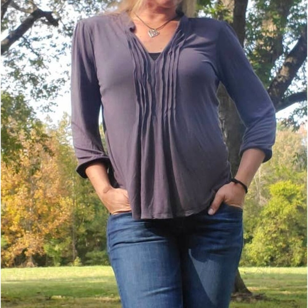 Melrose Chic pintuck long sleeve top gray